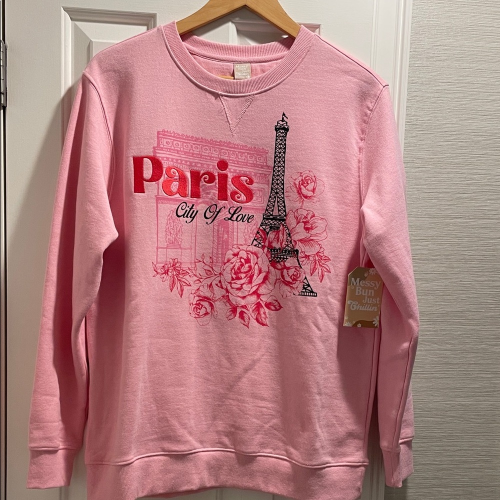 NWT Messy Bun Just Chillin Paris city of Love Graphic sweatshirt size L